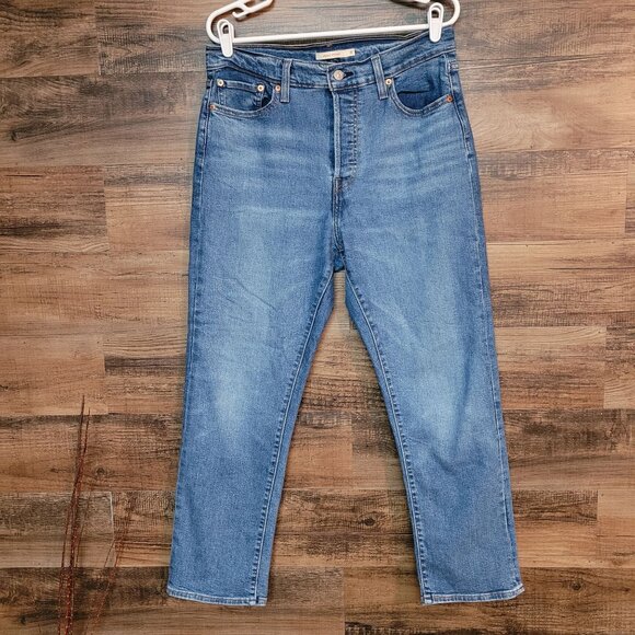 Levi's Jeans Size 31 Wedgie Straight Button Fly High Rise Medium Light Wash - Picture 1 of 13